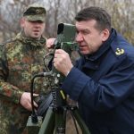 Die Neuausrichtung auch bei der FlaRakGrp 61 stets im Visier, hier am optischen Zielzuweiser (Quelle: Luftwaffe/Bernd Berns)