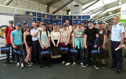 Luftfahrttechnik-Nachwuchs bei der IDLw