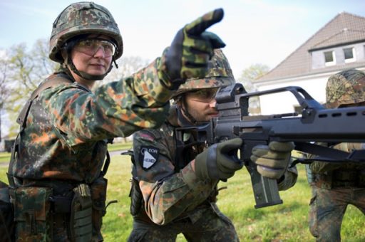 Oberfeldwebel Nadja Abraham – ALLES HÖRT AUF IHR KOMMANDO