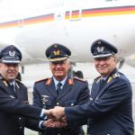 Der Alte und der Neue: Oberst Neumann, General Schütz und Oberst Frietzsche (v.l.) (Quelle: Luftwaffe/Paul Schönich)