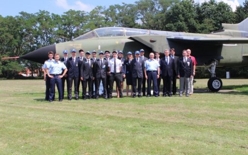 Kadetten des IACE zu Besuch in Köln-Wahn