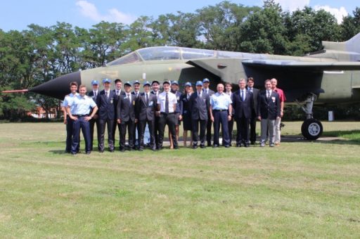 Kadetten des IACE zu Besuch in Köln-Wahn