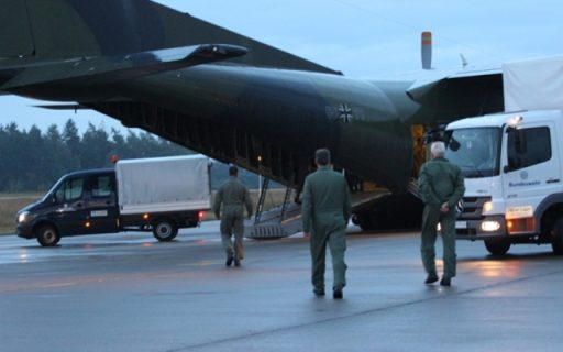 Transall wird beladen (Quelle: LTG 63/Catrin Bonse)