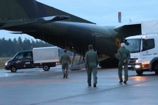 Transall wird beladen (Quelle: LTG 63/Catrin Bonse)