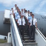 Sechs Nationen vor Airbus A310 MedEvac (Quelle: Luftwaffe/Michael Sprengard)
