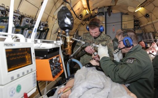 Krankenwagen über den Wolken