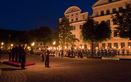 Großer Zapfenstreich für die Luftwaffe in Neuburg