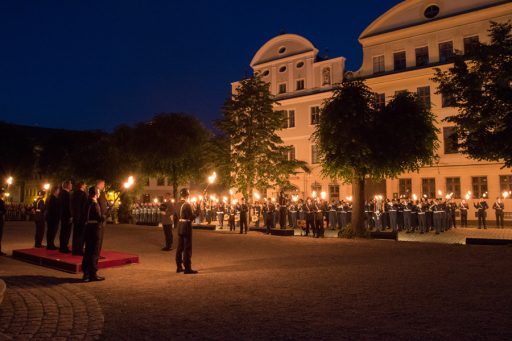 Großer Zapfenstreich für die Luftwaffe in Neuburg