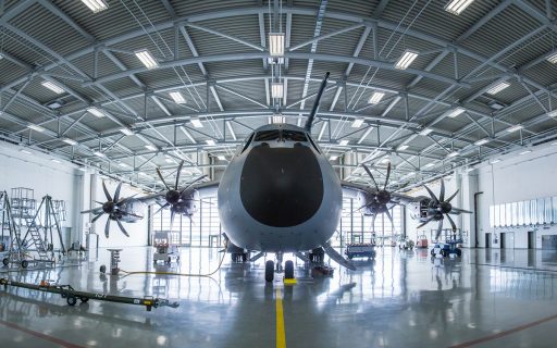 Füllt die gesamte Halle aus: A400M im Wunstorfer Dock. (Quelle: Luftwaffe/Kevin Schrief)