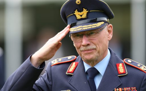 Löwenstein scheidet nach 44 Dienstjahren aus der Bundeswehr aus. (Quelle: Luftwaffe/Toni Dahmen)