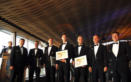 © Luftwaffe/Hans Hensel B-Course 16 mit General Müllner, dem Kommodore Oberstleutnant Gero von Fritschen und dem Kommandeur Fliegende Gruppe Oberstleutnant Lutz Müller.