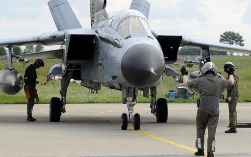 Letzte Inspektion am Tornado in der „Last Chance“ kurz vor dem Start. (Quelle: Luftwaffe/Markus Kroth)