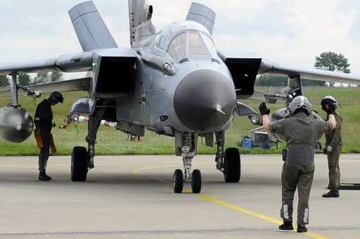 Letzte Inspektion am Tornado in der „Last Chance“ kurz vor dem Start. (Quelle: Luftwaffe/Markus Kroth)