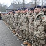 Das knapp 100-köpfige Einsatzkontingent der Objektschützer aus Schortens wurde auf dem Fliegerhorst Upjever verabschiedet. (Quelle: Luftwaffe/Gerhard Groeneveld)