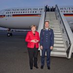 Kanzlerin Angela Merkel beim Empfang am A340 der Flugbereitschaft BMVg in Berlin Tegel am 16.03.2017.