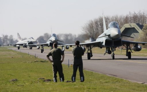 Techniker warten schon auf die zurückehrenden Eurofighter. (Quelle: Luftwaffe/Ulrich Metternich)