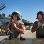 Die beiden Hauptfeldwebel David Böhme (links) und Thomas Klein beim Vorbereiten der Tornados. (Quelle: Luftwaffe/Archiv)