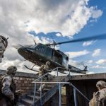 Eine Bell 212 des Bundesheeres Österreichs landet im Übungsgeschehen. (Quelle: Luftwaffe/Johannes Heyn)