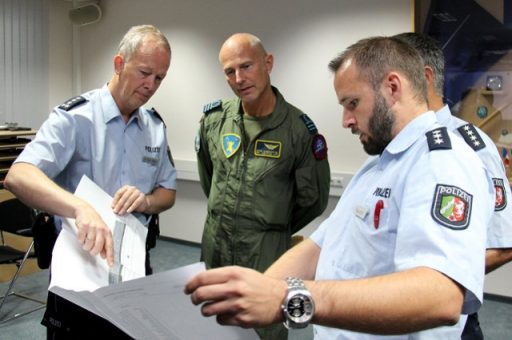 Detailliert skizziert die Polizei den Unfallhergang des deutlich zu schnell fahrenden Sportwagens. (Quelle: Luftwaffe/Arthur Fontani)