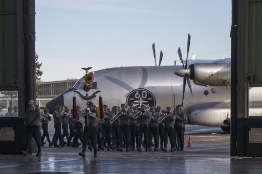 Einmarsch der Ehrenformation vorbei an der 