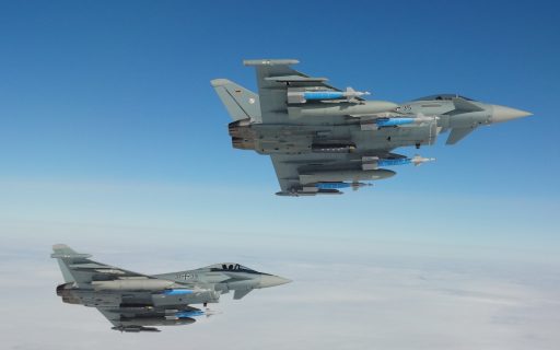 Eurofighter testen das Flugverhalten mit GBU-48-Laserbomben in großer Höhe. (Quelle: Luftwaffe/WTD 61)