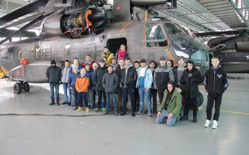 Büro über den Wolken – Schüler besuchen Luftwaffe