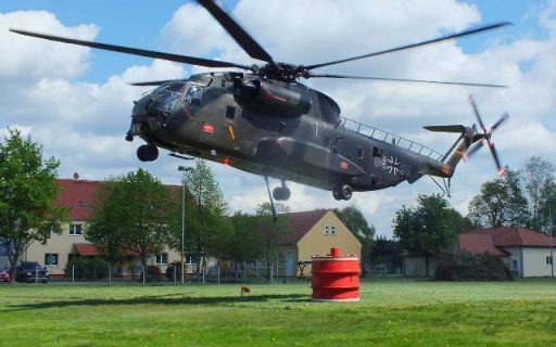 Holzdorfer CH-53 unterstützen bei Feuerlöscheinsatz