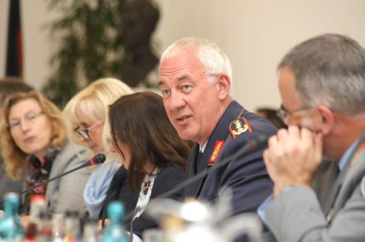 Der stellvertretende Inspekteur der Luftwaffe, Generalleutnant Ansgar Rieks, informierte über die Digitalisierung bei der Luftwaffe. (Quelle: Luftwaffe/Uwe Grauwinkel)