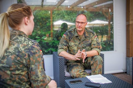 „Bist du drin, bist du draußen“: Krisenbegleitung als Peer