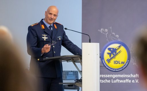 Zeichen gegen Extremismus und Fabelwerte für Eurofighter