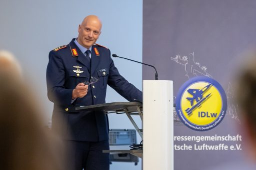 Zeichen gegen Extremismus und Fabelwerte für Eurofighter