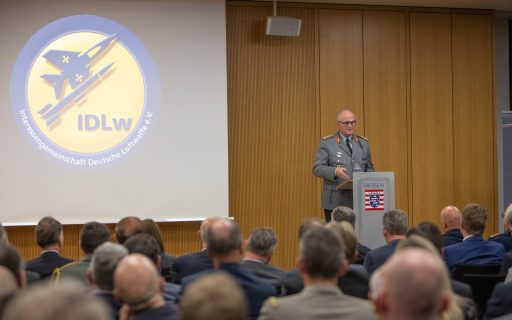 Generalinspekteur Eberhard Zorn Lob die Luftwaffe für ihre schnelle Kaltstartfähigkeit.