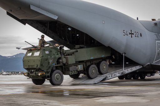 HIMARS – Ein Mehrfachraketenwerfer in der Luft
