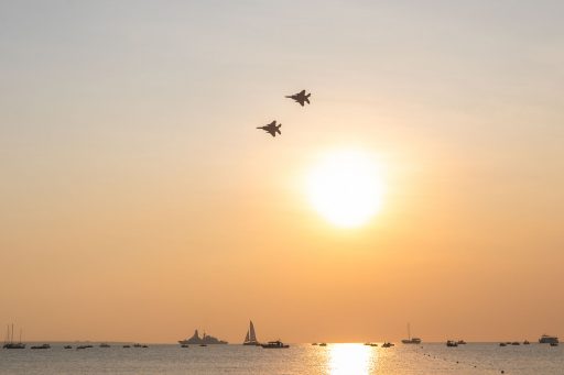 Sonne, Strand und Jets: Pitch Black Übungsteilnehmer bei der Mindil Beach Flugshow