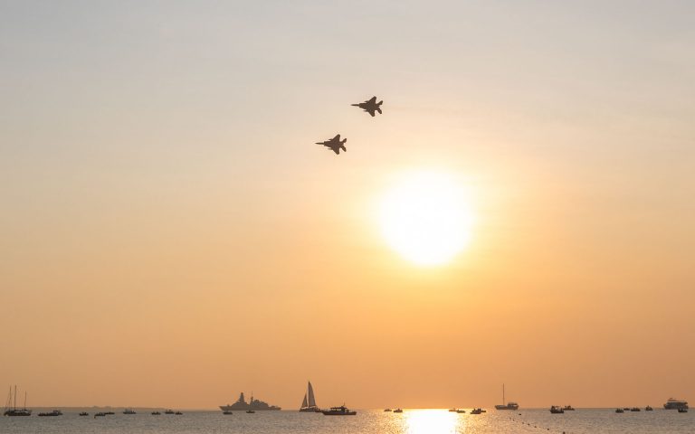 Sonne, Strand und Jets: Pitch Black Übungsteilnehmer bei der Mindil Beach Flugshow